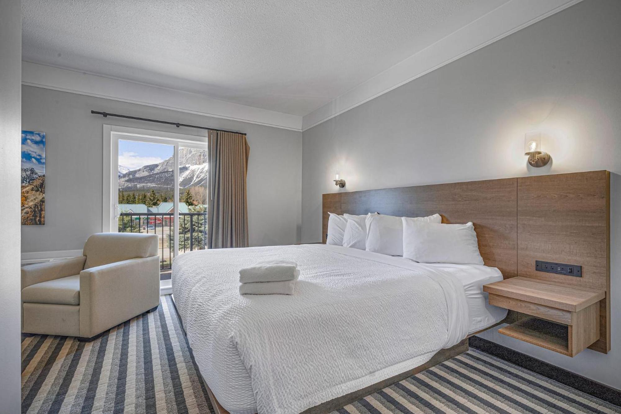 Northwinds By Basecamp Hotel Canmore Room photo